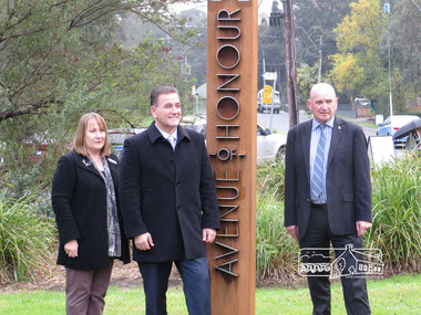 Photograph, Dedication of new Avenue of Honour Memorial, Main Road, Eltham, 2 June 2015
