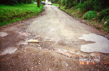 Photograph, Road surface conditions around Eltham: Napoleon Street looking east from intersection with Bible Street, 7 Aug 1996, 1996