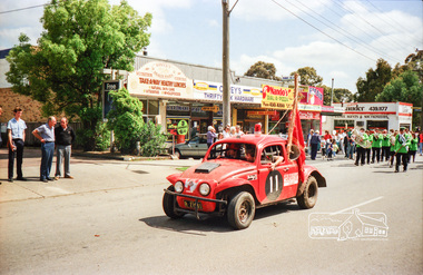 Photograph, Eltham Festival Parade, 11 November 1989; Main Road near the corner with Arthur Street, 11/11/1989