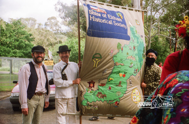 Photograph, Getting ready for the parade, Diamond Street, Eltham Festival, 10 November 1990, 10/11/1990