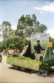 Photograph, Shire of Eltham Historical Society float, Eltham Festival Parade, Main Street, 10 November 1990, 10/11/1990