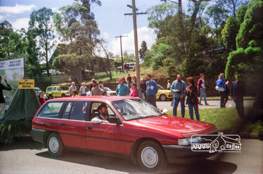 Photograph, Russell Yeoman towing the Shire of Eltham Historical Society parade float south along Main Road, Eltham Festival, 10 November 1990, 10/11/1990