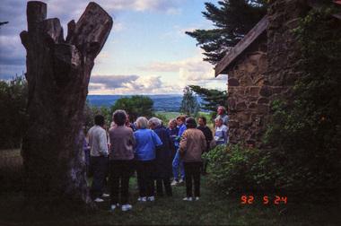 Photograph, Kangaroo Ground War Memorial, Eltham Heritage Tour, 24 May 1992, 24/05/1992