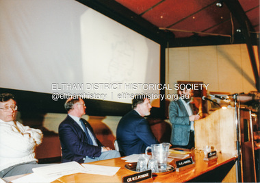 Photograph, Shire of Eltham, Meeting to discuss the new Nillumbik Shire, November 1994