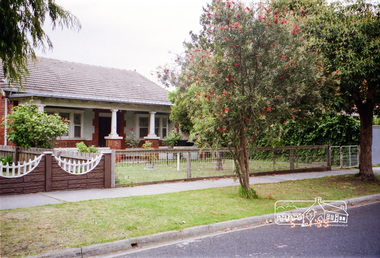 Photograph, Streetscape, inner Melbourne suburb, 5 November 1999
