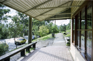 Photograph, Milk Bar at 808 and vacant land at 816 Heidelberg-Kinglake Road, Hurstbridge, c.1980, 1980c