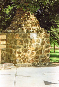 Photograph, Hume and Hovell Monument, 1998, 1998