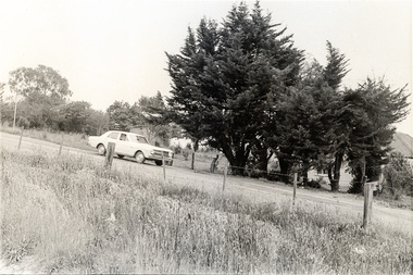 Photograph, Sherbourne Road, Para Road and Simms Road at Briar Hill/Montmorency prior to the upgrade of Sherbourne Road Railway bridge, c.1970
