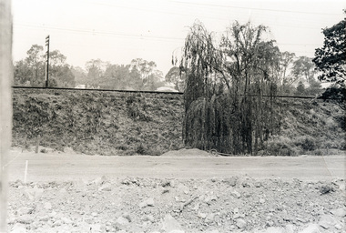 Photograph, Sherbourne Road, Para Road and Simms Road at Briar Hill/Montmorency prior to the upgrade of Sherbourne Road Railway bridge, c.1970