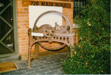 Photograph, Chaff Cutter, Heritage Week at 728 Main Road, Eltham, 1990, 1990