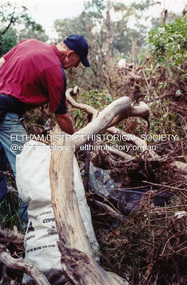 Photograph, Cleaning up after Diamond Creek flooding, Eltham, Feb 2005, 2005