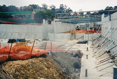 Photograph, Ruth H. Pendavingh, Building of the new Coles store at the corner of Main Road and Arthur Street, Eltham, 1999, 1999