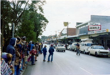 Photograph, Ruth H. Pendavingh, Eltham Festival, Main Road, Eltham