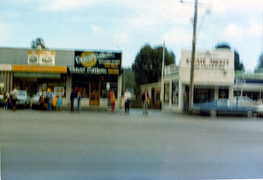 Photograph, Ruth H. Pendavingh, Eltham Festival, Main Road, Eltham