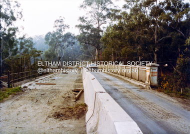 Photograph, Ruth H. Pendavingh, Widening of Main Road Bridge over the Diamond Creek, Eltham, 1984c