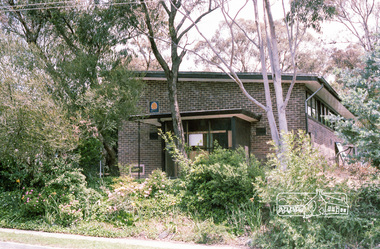 Photograph, Marjorie North, Uniting Church front porch, Mountain View Road, Montmorency, Jan 1986, 1986