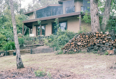 Photograph, Marjorie North, Mud brick house, Napier Crescent, Montmorency, Dec 1985, 1986
