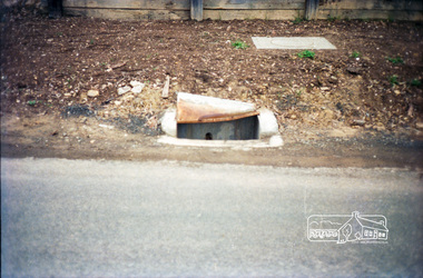 Photograph, Council road and drainage works, believed to be Reynolds Road near Thompson Crescent, c.Nov. 1991