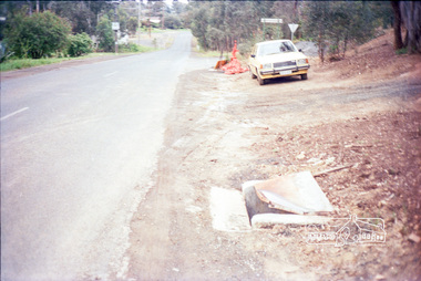 Photograph, Council road and drainage works, believed to be Reynolds Road near Thompson Crescent, c.Nov. 1991