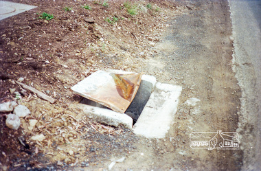 Photograph, Council road and drainage works, believed to be Reynolds Road near Thompson Crescent, c.Nov. 1991