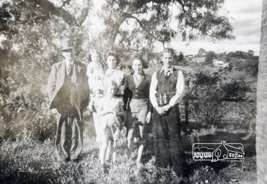 Photograph, Pa, Greta & family (perhaps Crozier?)