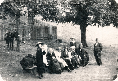 Photographs, Group shots of family and friends of Leslie Beard and his wife Lois (nee Wright), ca1920s