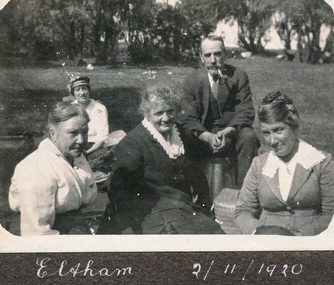Photographs, Group shots of family and friends of Leslie Beard and his wife Lois (nee Wright), ca1920s