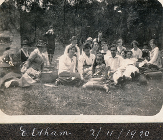 Photographs, Group shots of family and friends of Leslie Beard and his wife Lois (nee Wright), ca1920s