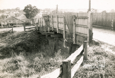 Photograph, Old railway overpass, Sherbourne Road, Briar Hill