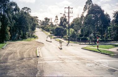 Photograph, Intersection of Beard Street and Valonia Drive, Eltham before the roundabout