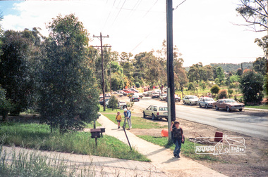 Photograph, School pick-up traffic from Eltham East Primary School, Grove Street, c.April 1987