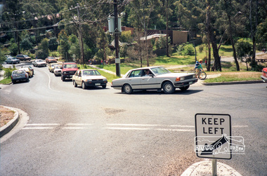 Photograph, School pick-up traffic from Eltham East Primary School, Beard Street, c.April 1987