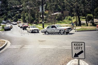 Photograph, Shire of Eltham, School pick-up traffic from Eltham East Primary School, Beard Street, c.April 1987, c. April 1987