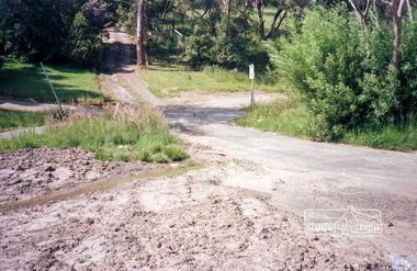 Photograph, Reynolds Road at intersection with Main Road, Research, c.April 1987
