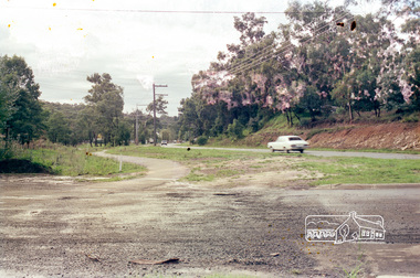 Photograph, Looking up Parsons Road from intersection with Main Road, Eltham, c.1987