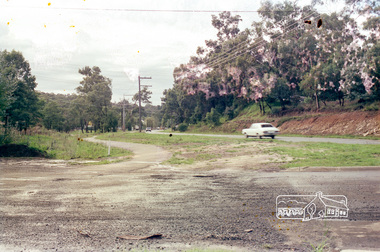 Photograph, Looking up Parsons Road from intersection with Main Road, Eltham, c.1987