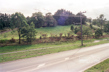 Photograph, Main Road immediately north of intersection with Parsons Road, Eltham, c.1987