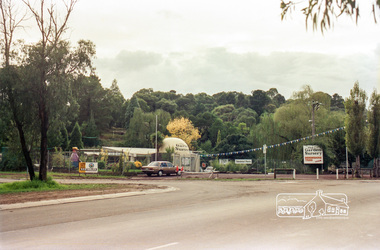 Photograph, The Garden Nursery at 1419 Main Road, Eltham at the corner of Kalbar Road, c.1987