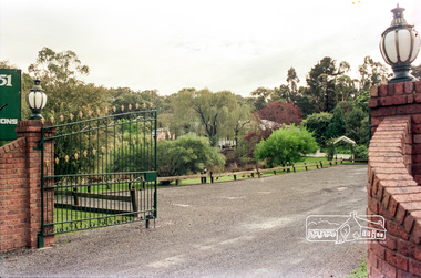 Photograph, Ballara Receptions, 1435 Main Road, Eltham, c.1987