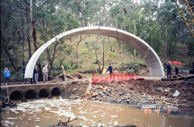 Photograph, Bridge construction over the Diamond Creek, Charlber Lane, St Andrews, 3 August 1989, 3 August 1989