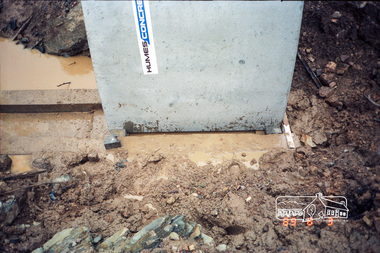Photograph, Bridge construction over the Diamond Creek, Charlber Lane, St Andrews, 3 August 1989, 3 August 1989