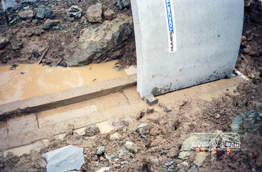 Photograph, Bridge construction over the Diamond Creek, Charlber Lane, St Andrews, 3 August 1989, 3 August 1989