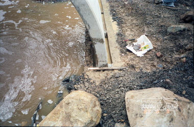 Photograph, Bridge construction over the Diamond Creek, Charlber Lane, St Andrews, 3 August 1989, 3 August 1989