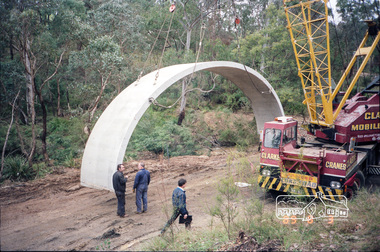 Photograph, Bridge construction over the Diamond Creek, Charlber Lane, St Andrews, 3 August 1989