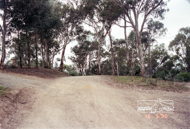 Photograph, Looking east adjacent to 13-17 Piper Crescent, Eltham, c.1988