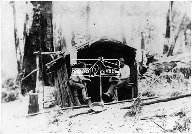 Photograph, Discussing the day's digging, Kinglake District