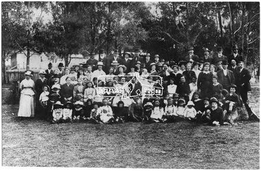 Photograph, Queenstown (St. Andrews); sports meeting Easter Monday, c.1918