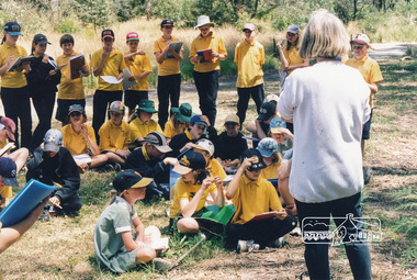 Photograph, Richard Pinn, Martina Neale addressing Hurstbridge Primary School students, Fergusons Paddock, Hurstbridge, c.1999, 1999c
