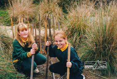 Photograph, Richard Pinn, Tree Planting, Hurstbridge Primary School students, Fergusons Paddock, Hurstbridge, c.1999, 1999c