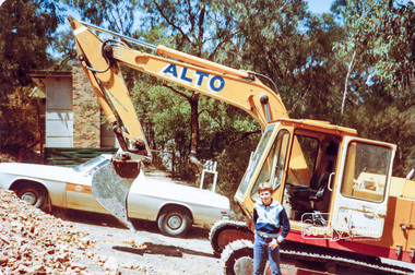Photograph, Ross Johnston and road construction near 'Jingalong', Ryans Road, Eltham North, 1983, 1983